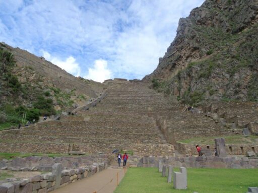 This image has an empty alt attribute; its file name is Ollantaytambo-512x384.jpg